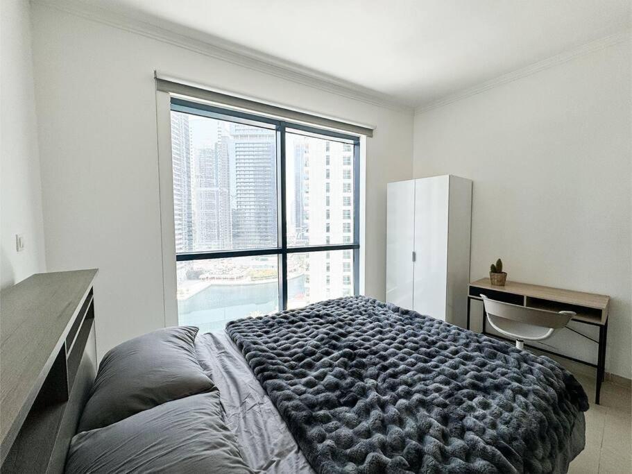 Cosy Modern With View And Rooftop Pool In Jlt Dubai